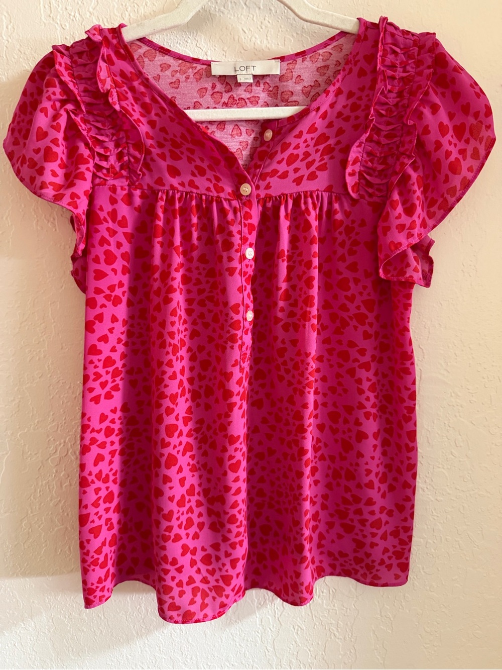 LOFT Pink & Red Heart Print Ruffle Flutter Sleeve Blouse – Size Small